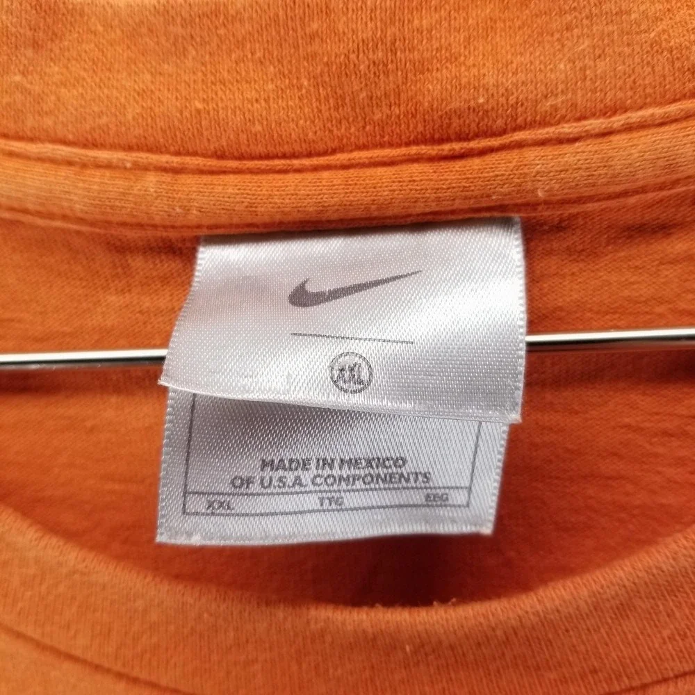 VTG Nike Shirt Mens 2XL Orange Center Swoosh‎ Grid Graphic Short Sleeve Tee Y2K